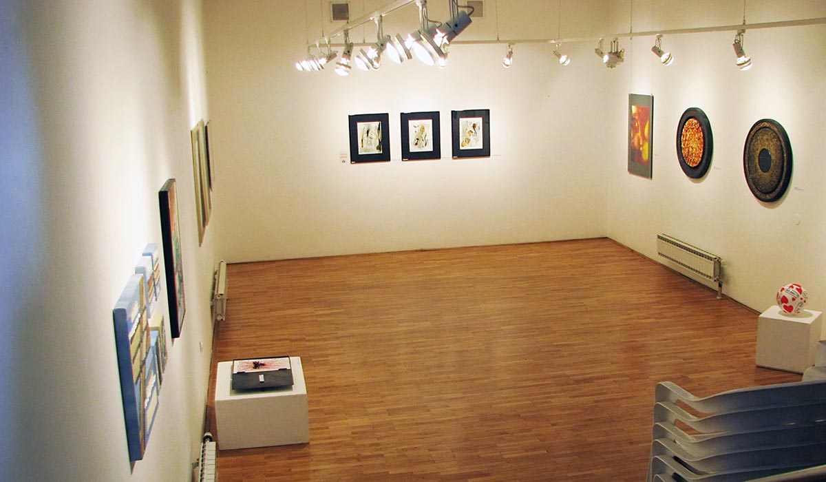 'Young invited 2009' at Gallery DLUM